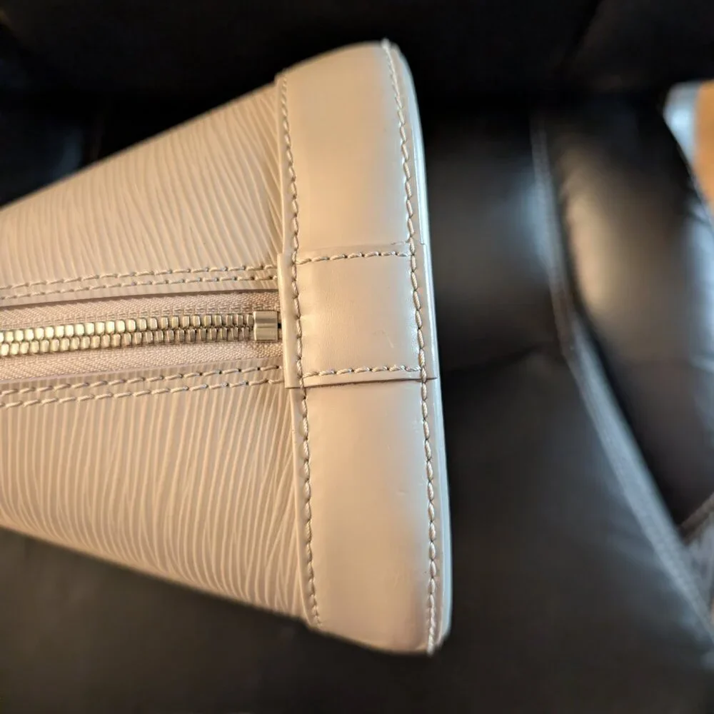 Louis Vuitton Alma Handbag - Picture 11 of 14